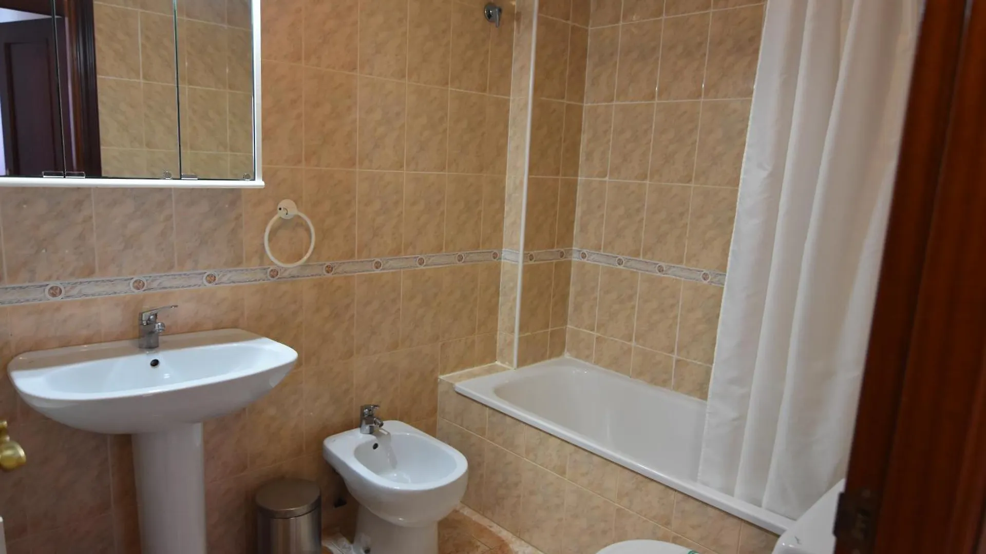 Rnet - Lluis Companys Roses Apartment