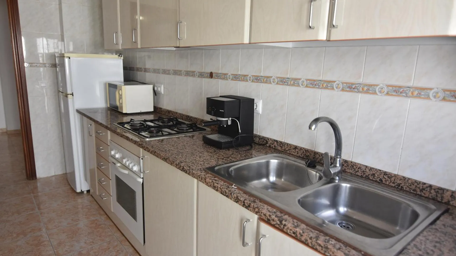Rnet - Lluis Companys Roses Apartment